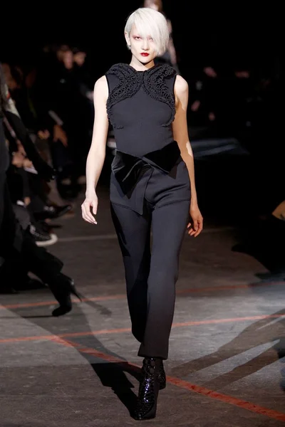 Look 27